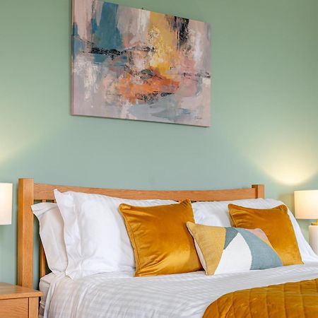 Rosemill - Large Pet Friendly Home With Off Road Parking Уитби Экстерьер фото