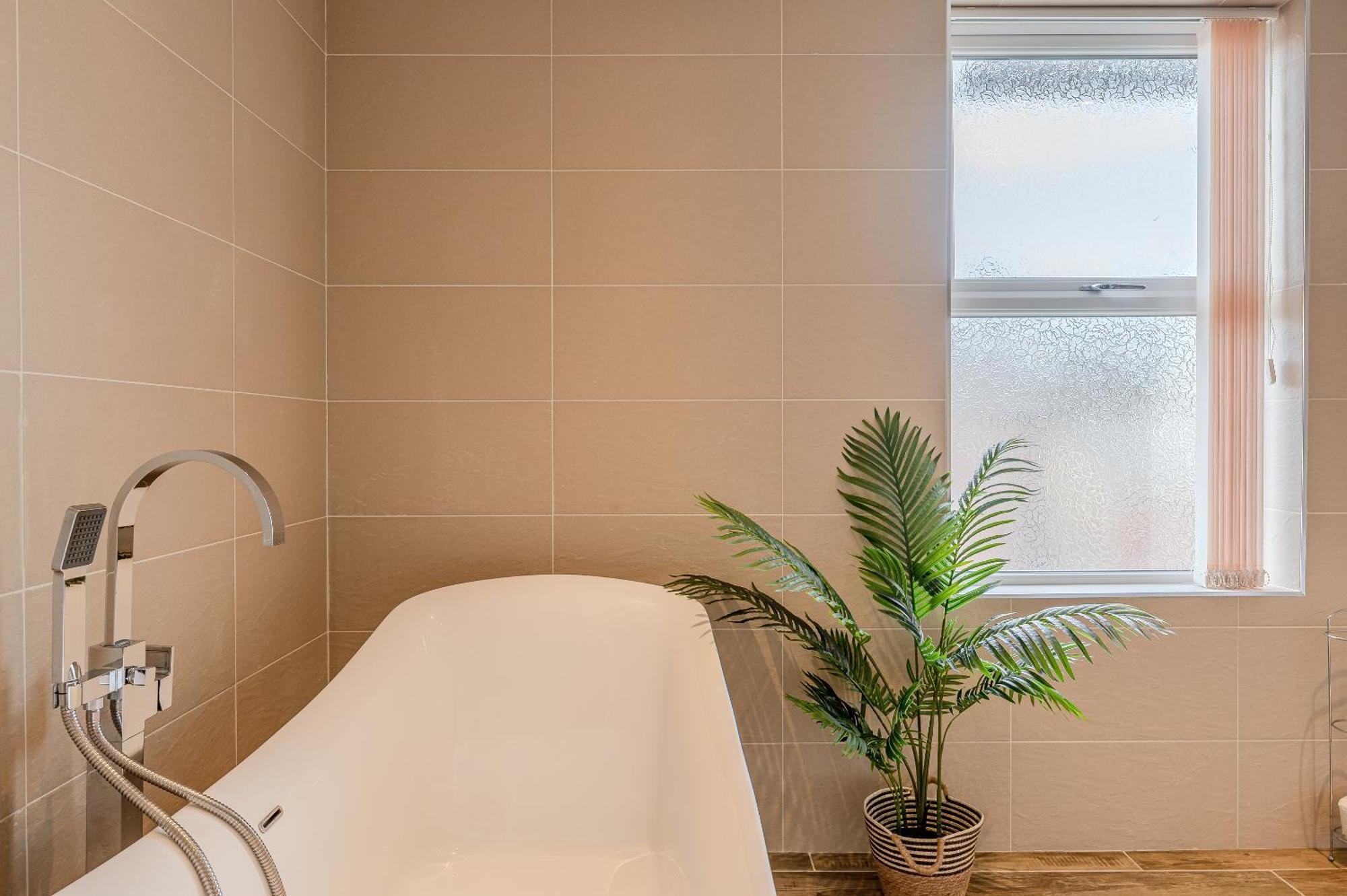 Rosemill - Large Pet Friendly Home With Off Road Parking Уитби Экстерьер фото