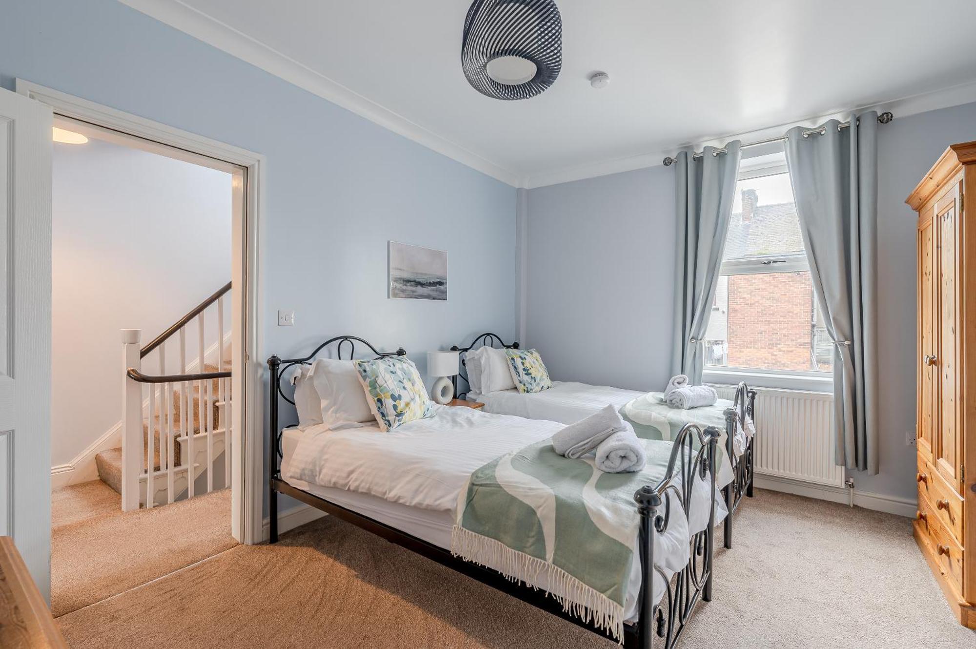 Rosemill - Large Pet Friendly Home With Off Road Parking Уитби Экстерьер фото