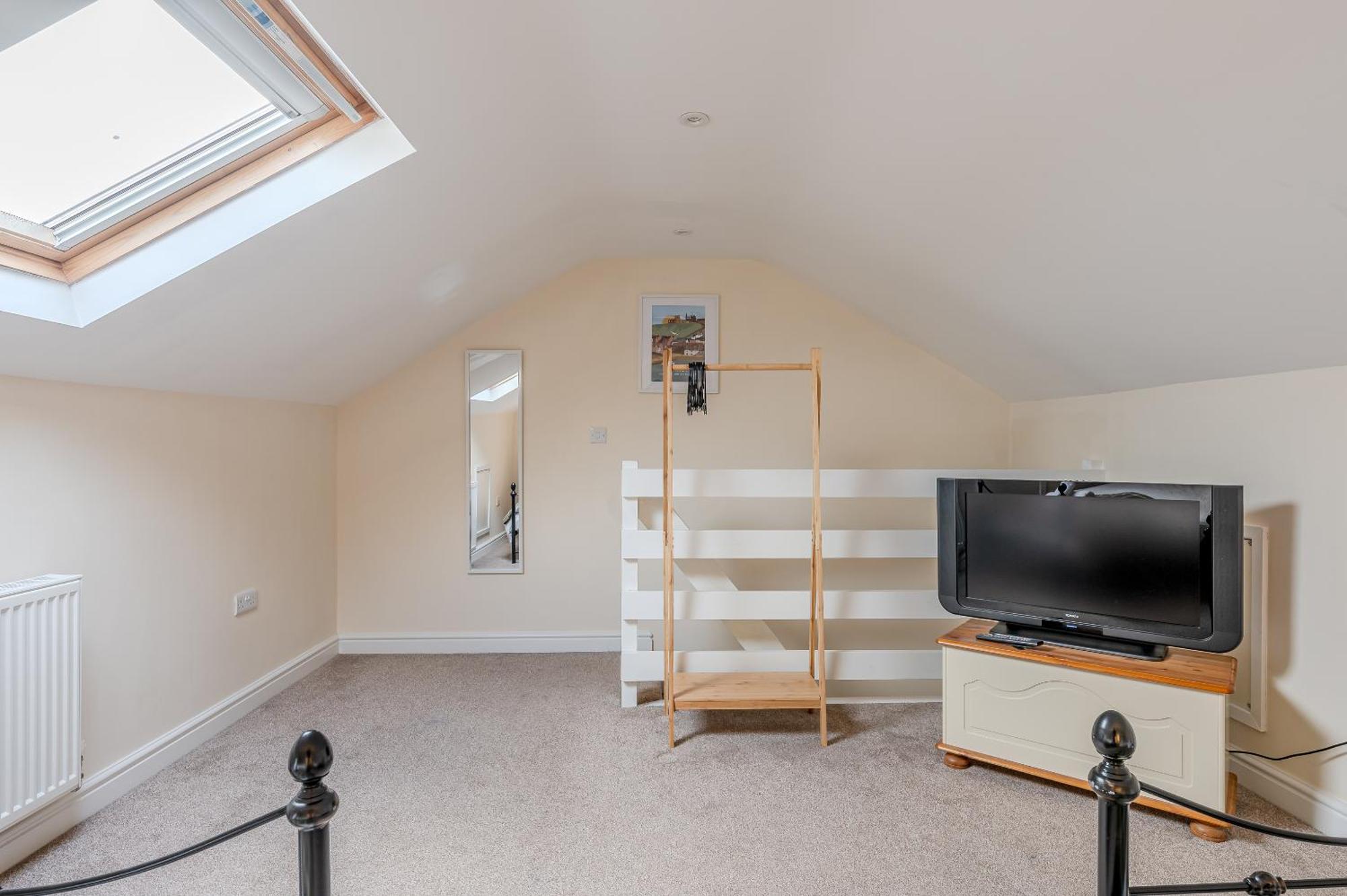 Rosemill - Large Pet Friendly Home With Off Road Parking Уитби Экстерьер фото