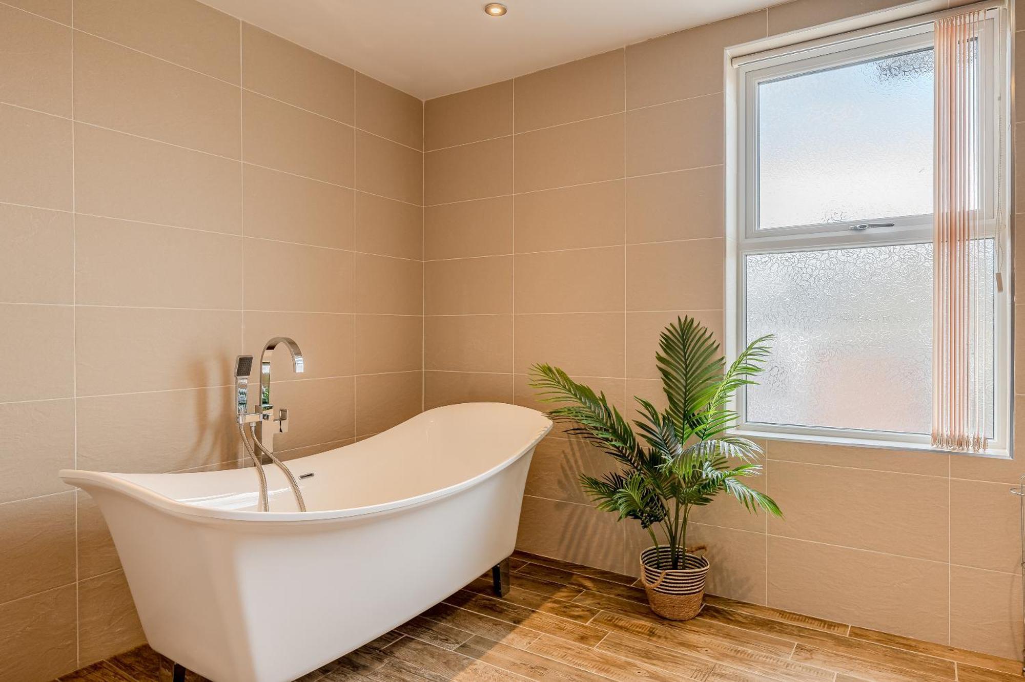 Rosemill - Large Pet Friendly Home With Off Road Parking Уитби Экстерьер фото