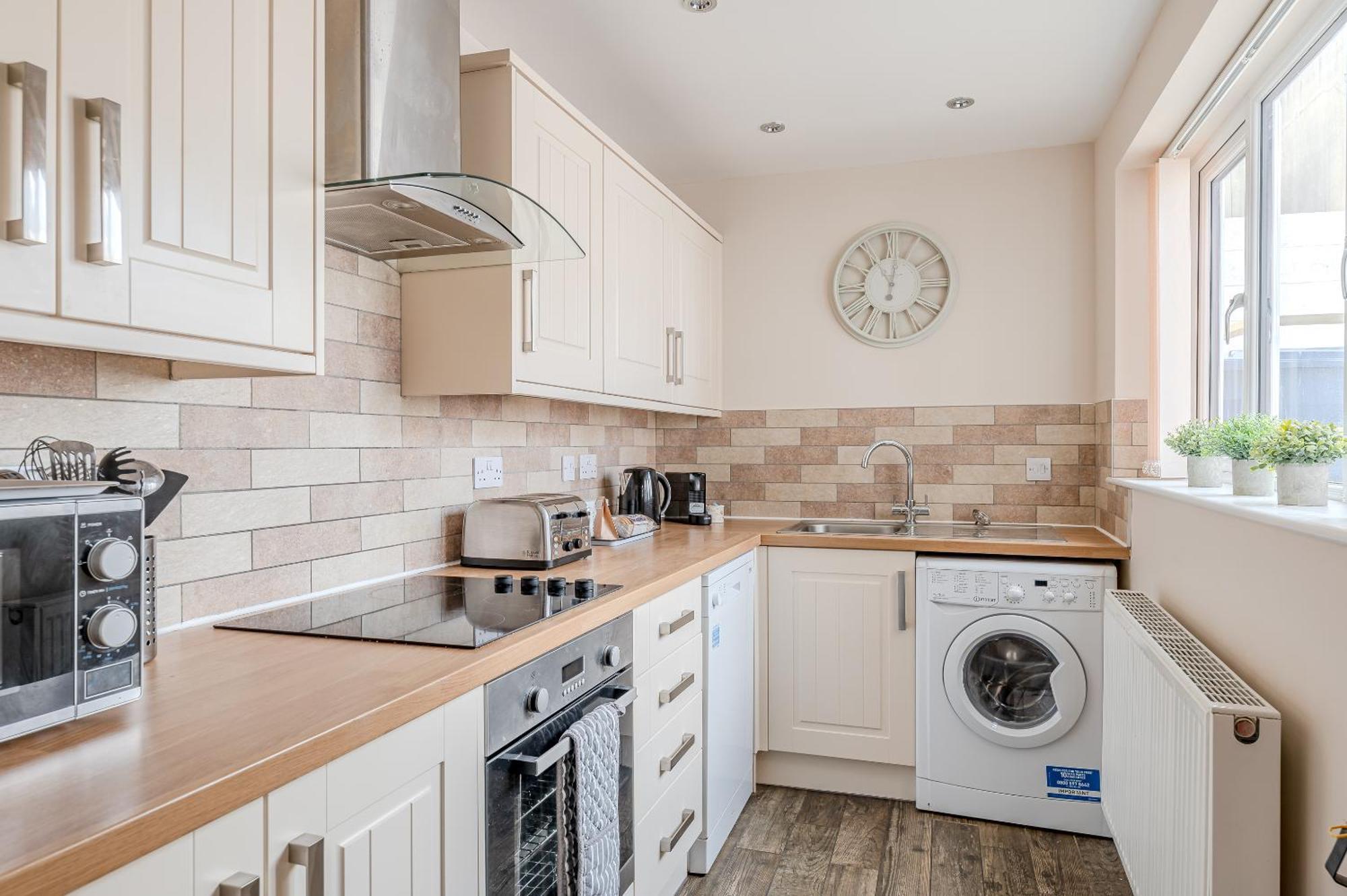 Rosemill - Large Pet Friendly Home With Off Road Parking Уитби Экстерьер фото